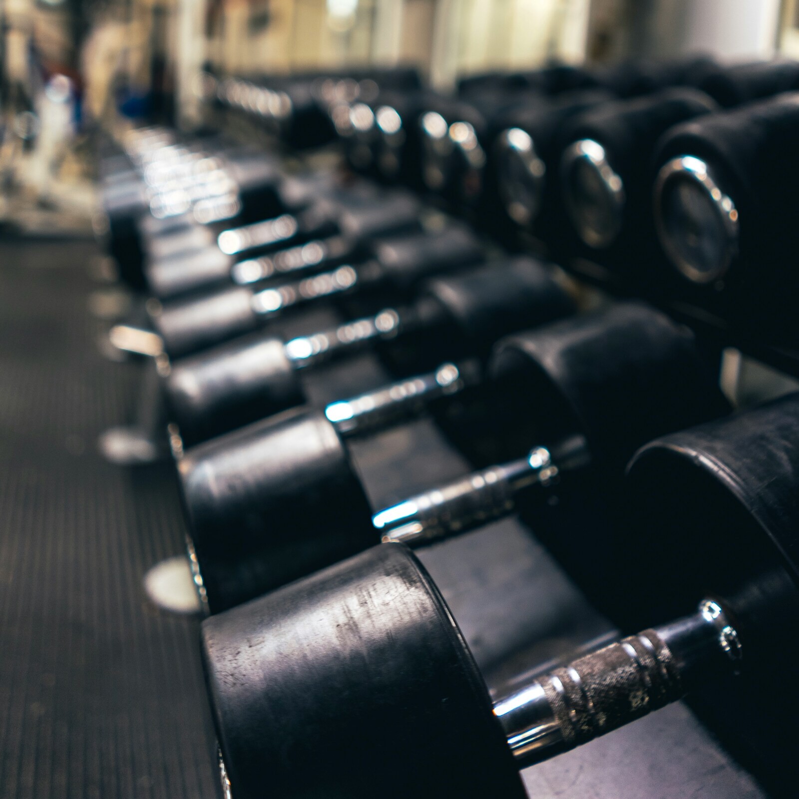 Foto van dumbells in de fitness